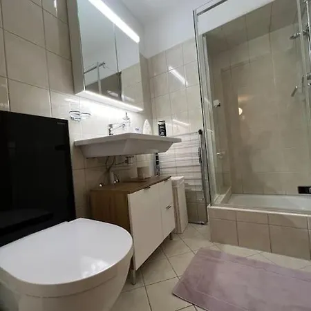 Modern 2br For Up To 6 Wef Exclusive Platz & Promenad Apartman